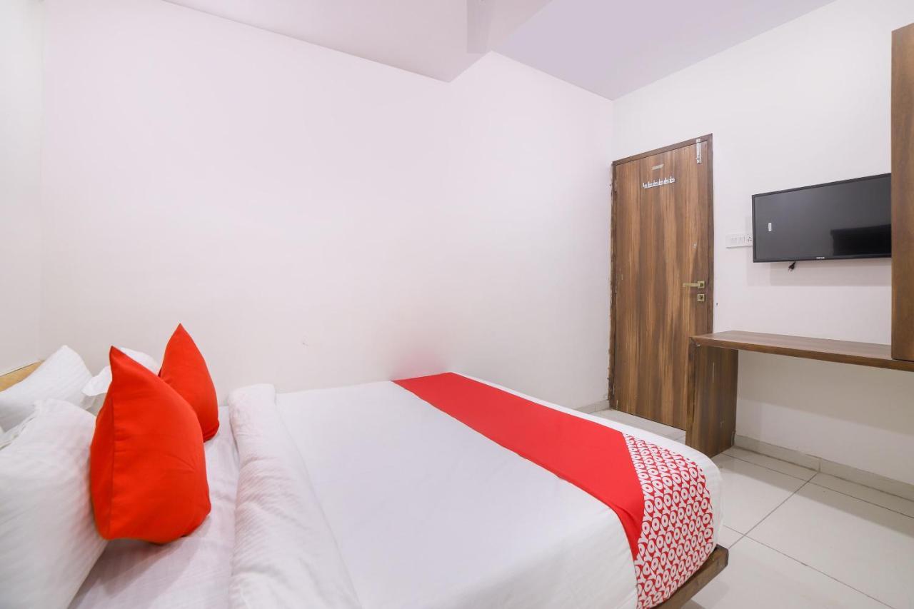 Oyo Flagship 47564 Hotel Gallops Sarkhej Kültér fotó